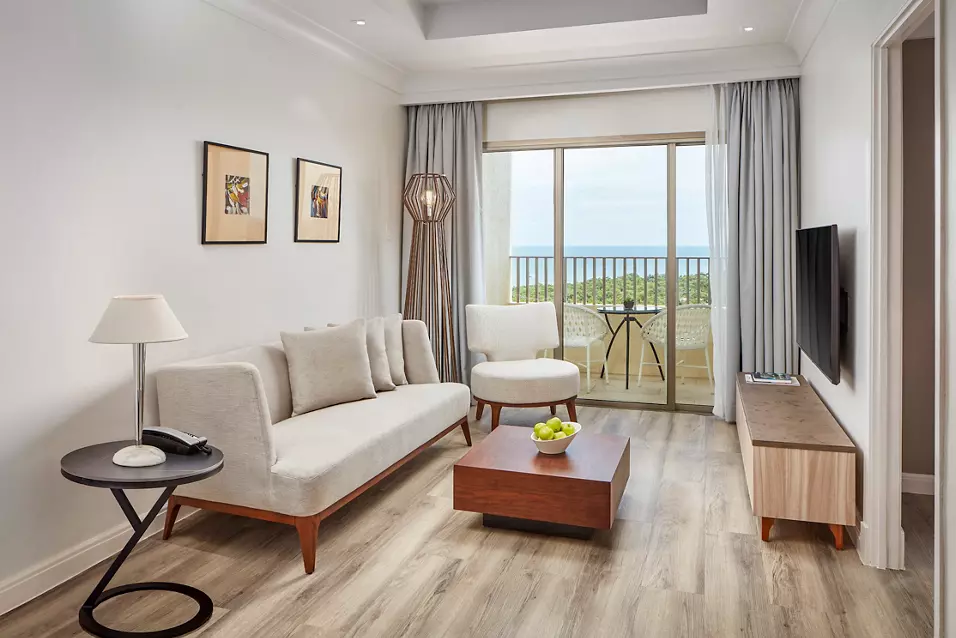 Mövenpick Cebu pool